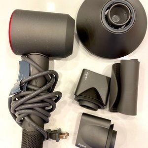 Dyson hairdryer with accessories